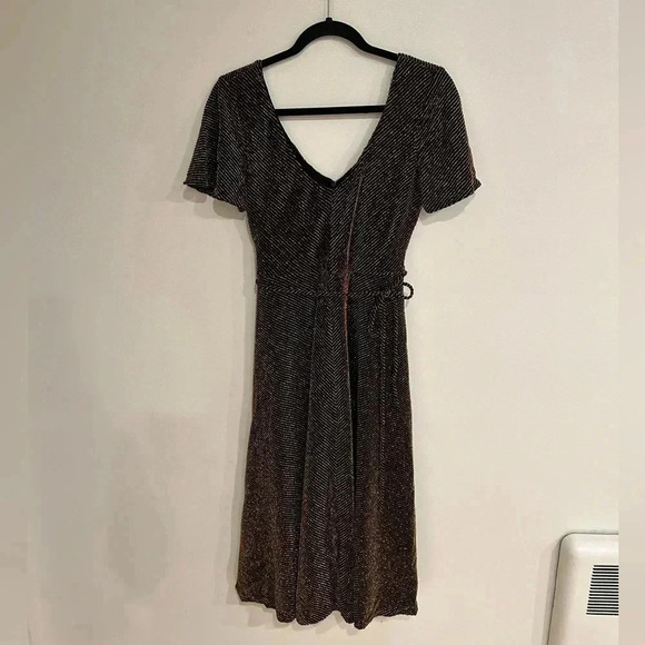 NWOT LEITH gold pin stripe fit & flare flutter sleeve v neck tie belt dress XS-M - Picture 11 of 15